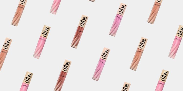 DIBS Beauty’s Go To Glossy Balm Gives the Perfect Amount of Sparkle for a Holiday Party Lip Look—Review