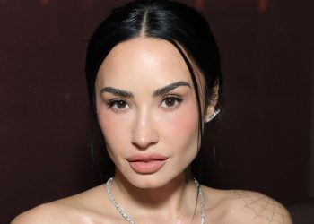 Demi Lovato’s Diamanté Outline Manicure Is the Epitome of Holiday Elegance — See Photo