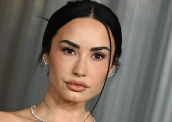 Demi Lovato’s Sparkly “Modernist Holiday” Manicure Will Get You In the Spirit—See the Photos