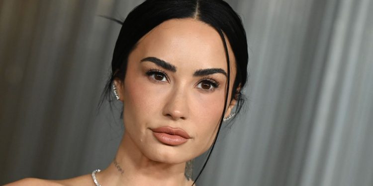 Demi Lovato’s Sparkly “Modernist Holiday” Manicure Will Get You In the Spirit—See the Photos