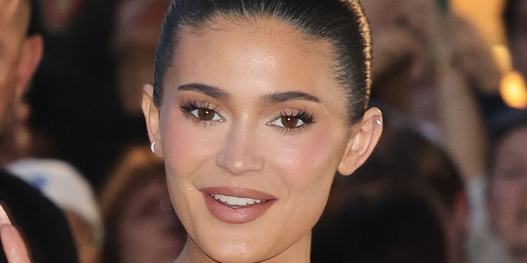 Kylie Jenner’s Plaid Nails Are a Mismatched Masterpiece – See Photos