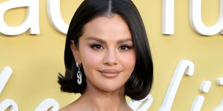 Selena Gomez’s Jeweled Icon Nails Are So Unexpectedly Elaborate