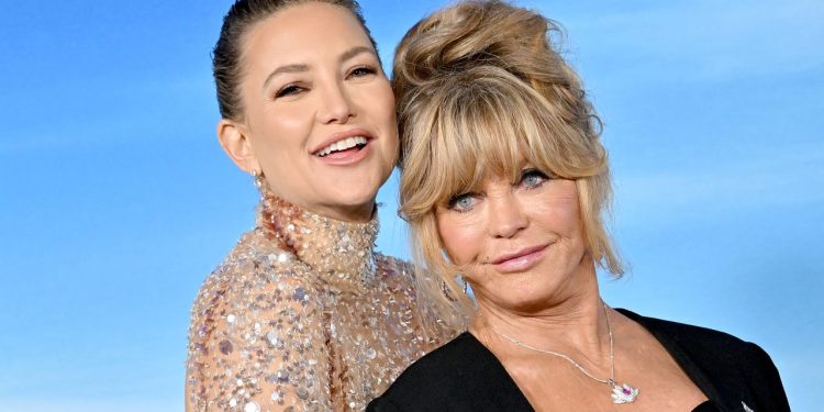 Kate Hudson and Goldie Hawn Are Mirror Images With Matching Beauty Looks