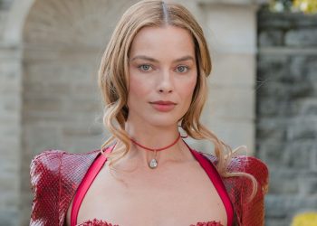 Margot Robbie’s Random Hair Ribbons Bring the Whimsy—See the Photos