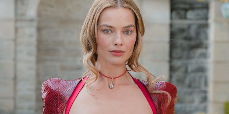 Margot Robbie’s Random Hair Ribbons Bring the Whimsy—See the Photos