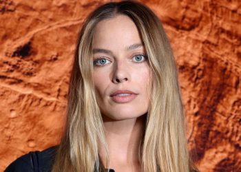 I’m Swooning Over Margot Robbie’s Long, Romantic Waves—See the Photos