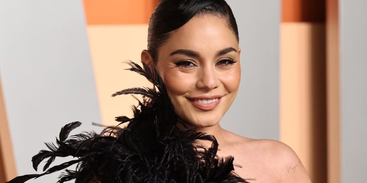 Vanessa Hudgens’s Tiger Stripe French Manicure Is Wildly Cool