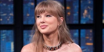 What Perfume Does Taylor Swift Wear? These Are Her Rumored Favorites