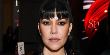 Kourtney Kardashian Just Brought Back the Accent Nail — See Photo