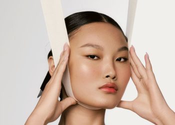 The Differences Between Drains, Glue, and Surgical Nets for Facelift Recovery