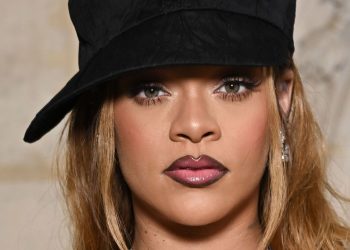 What Perfume Does Rihanna Wear? These Are Her Confirmed Favorites