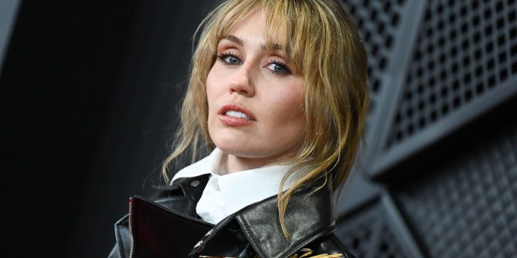 Miley Cyrus Is the Blondest She’s Been In Years—See the Photos