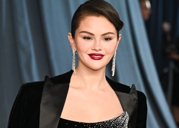 Selena Gomez’s Casual Claw-Clip Hairstyle Took Me Right Back to 1996—See the Photos
