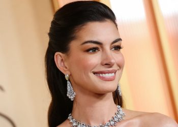Anne Hathaway Revived Her “The Devil Wears Prada Bangs”—See the Video