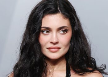 Kylie Jenner’s Gem Flower Nails Combine Two of Spring’s Cutest Manicure Trends — See Photo