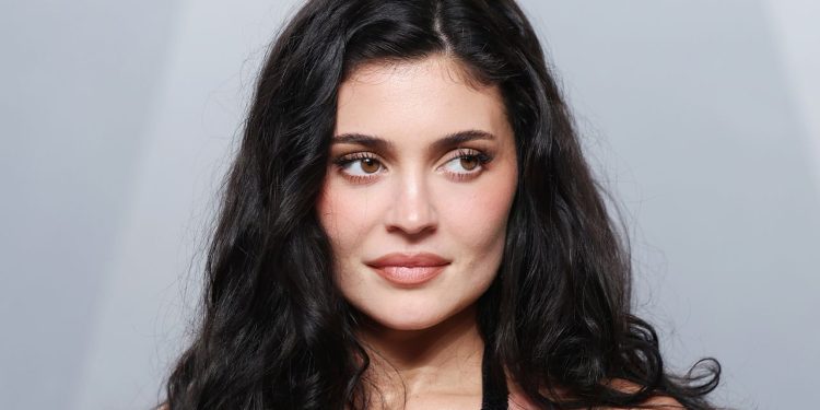 Kylie Jenner’s Gem Flower Nails Combine Two of Spring’s Cutest Manicure Trends — See Photo