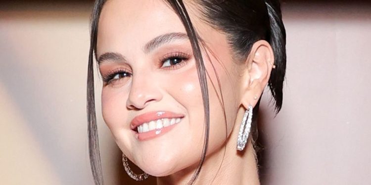 Selena Gomez’s Beachy, Bronzy Glam Just Set the Tone for Summer — See Photo