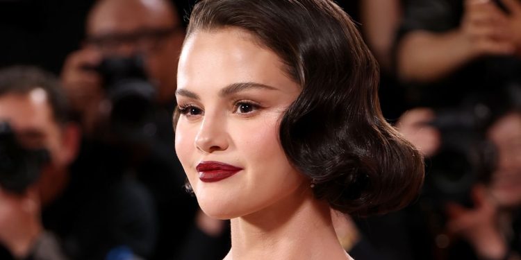Selena Gomez Is a Y2K Queen in Pin-Straight Tendrils — See Photos