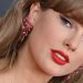 Taylor Swift’s Mint Manicure Is a Throwback to My Pinterest Days—See the Photos