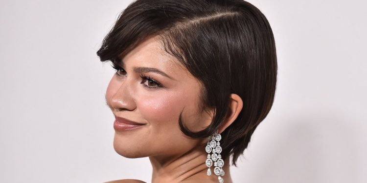 Zendaya’s “Something Blue” Hair and Makeup Has Me Under Its Spell—See the Photos