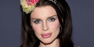 Julia Fox’s Vintage Pageant Queen Glam Is a Real Winner—See the Photos