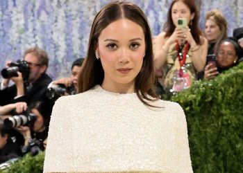 Laufey’s Met Gala Waves Were Totally Timeless—See the Photos
