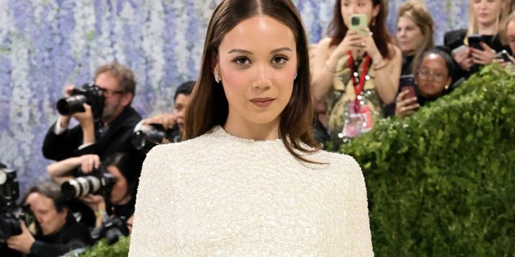 Laufey’s Met Gala Waves Were Totally Timeless—See the Photos