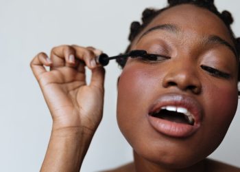 Steps Makeup Artists Don’t Skip When They Have Five Minutes to Get Ready