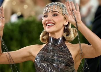 Sabrina Carpenter’s Met Gala Hair Put a New Spin on the Faux Bob—See the Photos