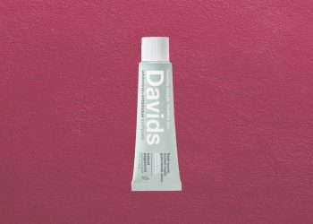 The Davids Hydroxi Whitening + Enamel Health Peppermint Toothpaste Proves Brushing Your Teeth Can Be Chic—Review