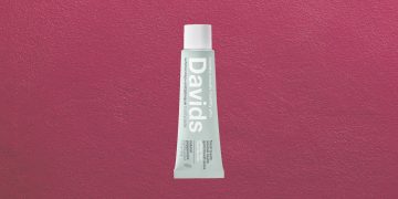 The Davids Hydroxi Whitening + Enamel Health Peppermint Toothpaste Proves Brushing Your Teeth Can Be Chic—Review