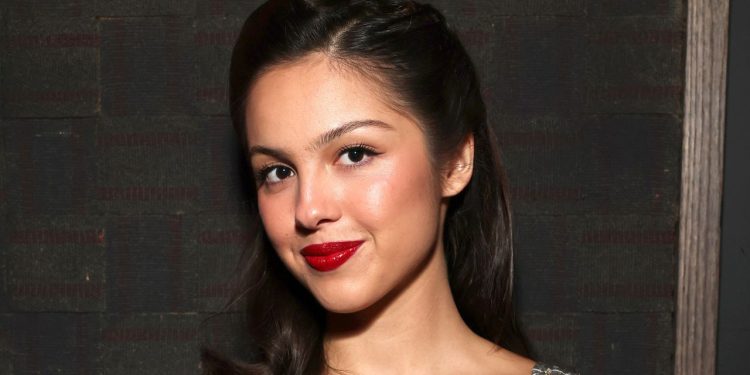 Olivia Rodrigo Wore the Most ’90s (and Least Expensive) Hair Accessory — See Photos