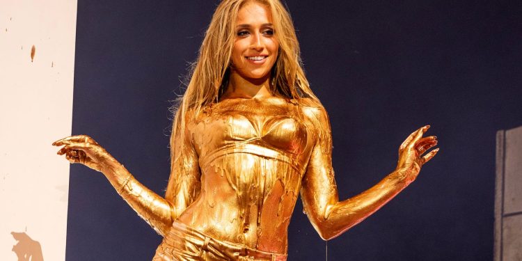 Tate McRae Covered Herself in Gold at Lollapalooza—See the Photos