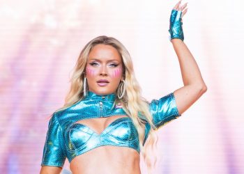 Is That the Northern Lights? No, It’s Zara Larsson’s Eye Makeup